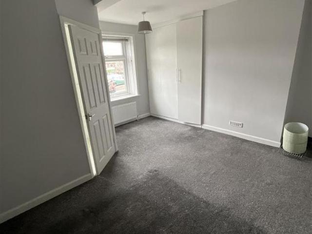 House for rent in Hillhouse, Almondbury