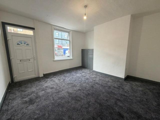 House for rent in Buersil Head, Burnedge