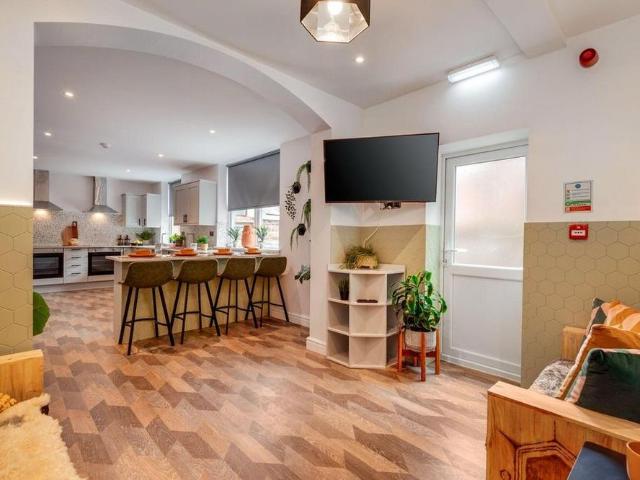 House for rent in Calderstones