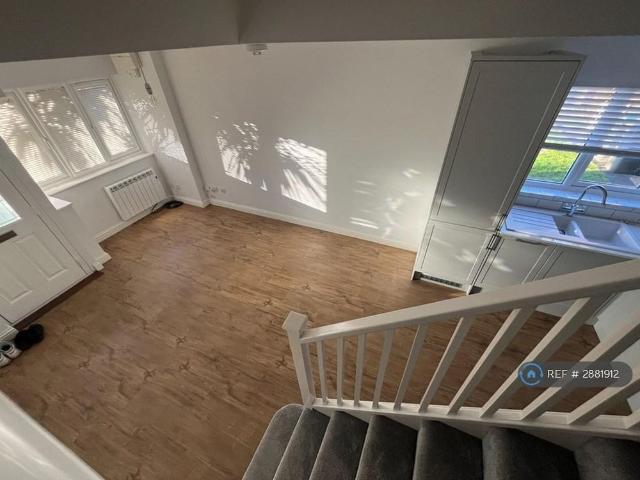 House for rent in Row Town, Surrey