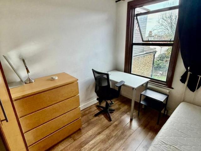 House for rent in Charlton, Greater London
