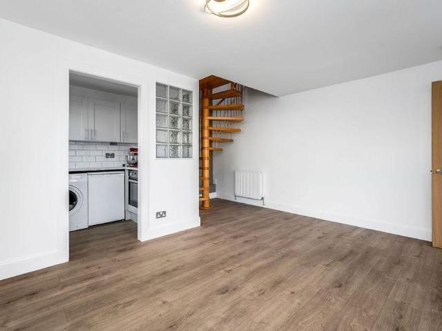 House for rent in East Craigs, Scotland