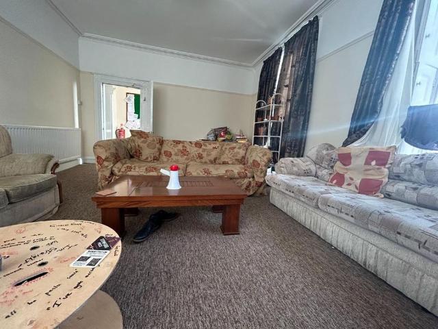 Room for rent in Waun Fawr, Wales