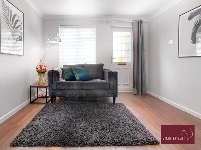 House for rent in Heol-las, Surrey