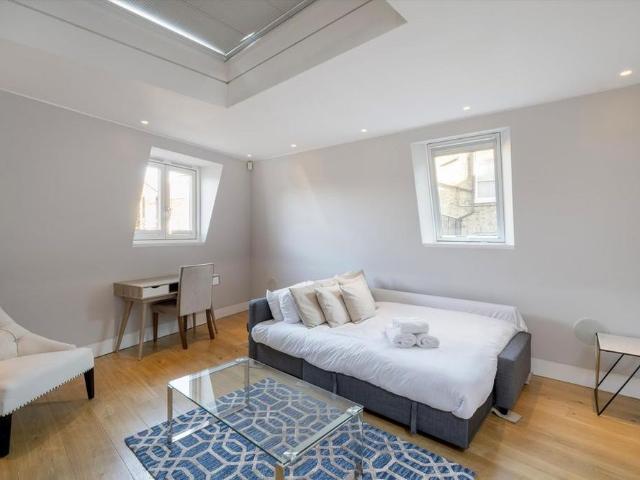 House for rent in Royal Borough of Kensington and Chelsea, Greater London