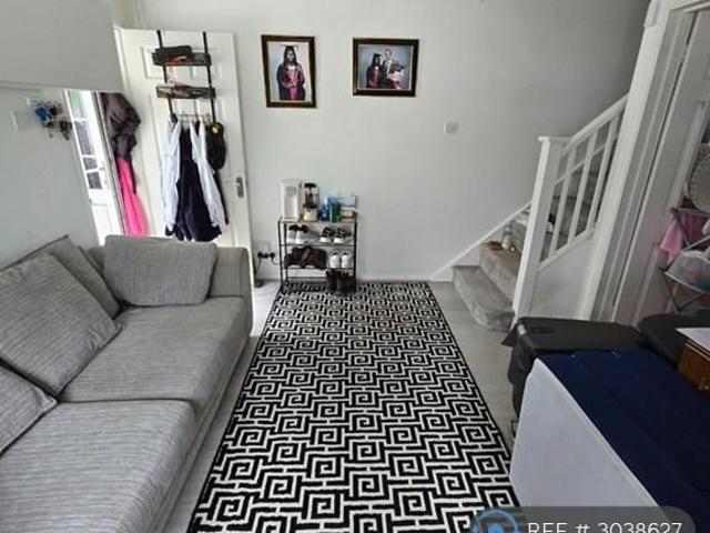 House for rent in Pin Green, Stevenage