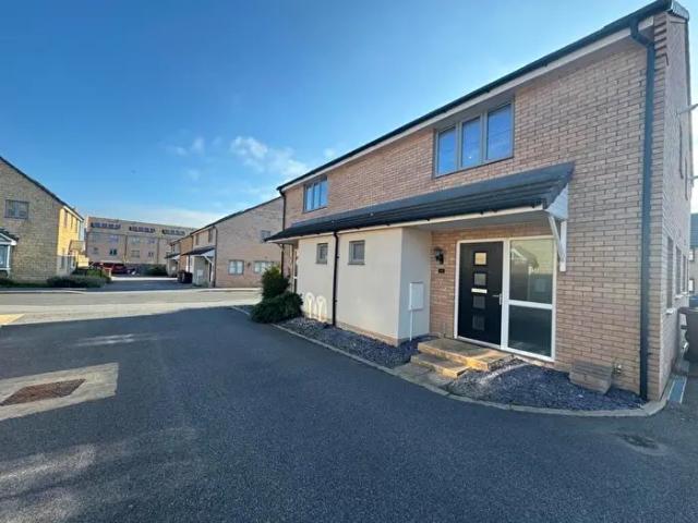 Apartment for rent in Priors Hall Park, Weldon
