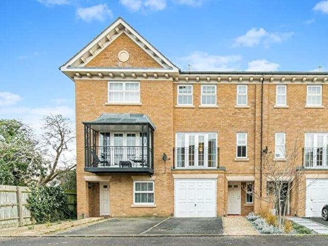 Apartment for rent in Cowley Marsh, The Slade