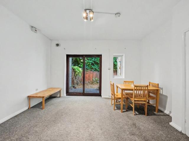 House for rent in Charlton, Greater London