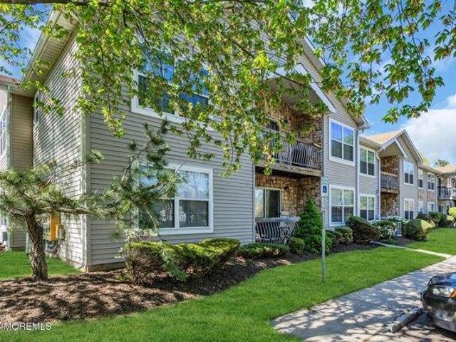 Condo for sale in Hyde Park, Tinton Falls