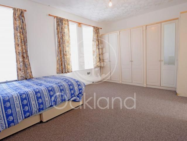 Apartment for rent in Seven Kings, Greater London