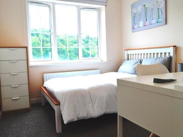 Townhouse for rent in Stoke, Stoke-on-Trent