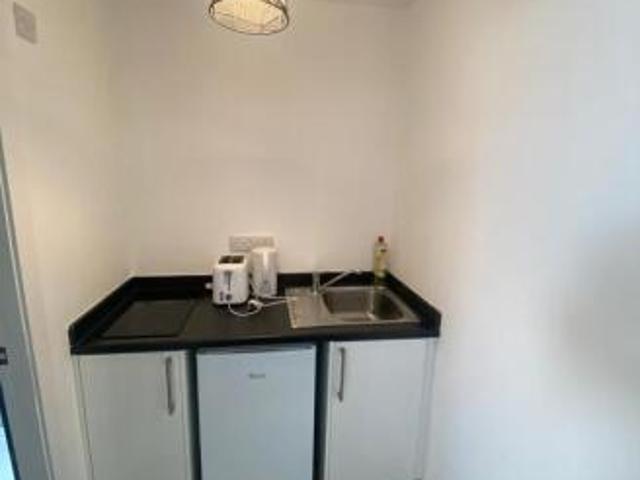 Townhouse for rent in Stoke, Stoke-on-Trent