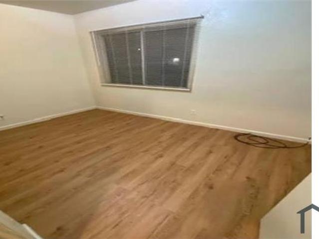 Townhouse for rent in Oakland