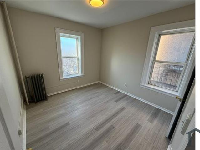 Townhouse for rent in Newark