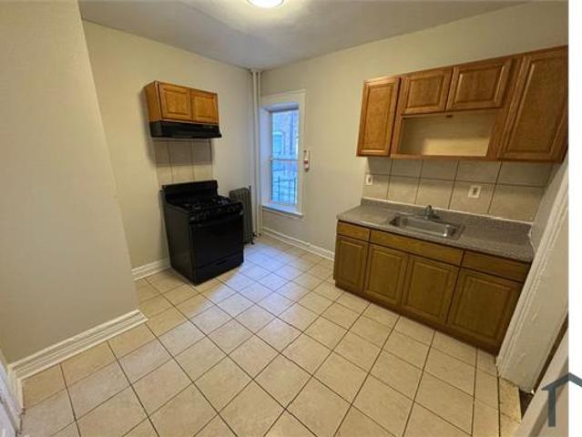 Townhouse for rent in Newark