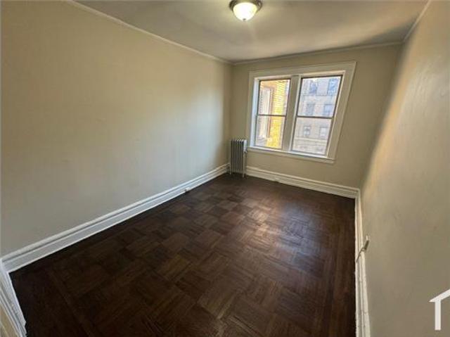 Townhouse for rent in Newark