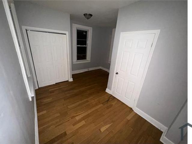 Townhouse for rent in Newark