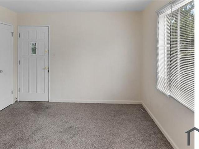 Townhouse for rent in Oakland
