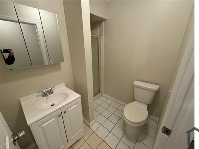 Townhouse for rent in Newark