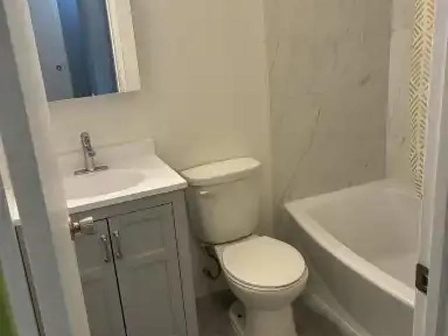 Townhouse for rent in Glenbrook, Calgary