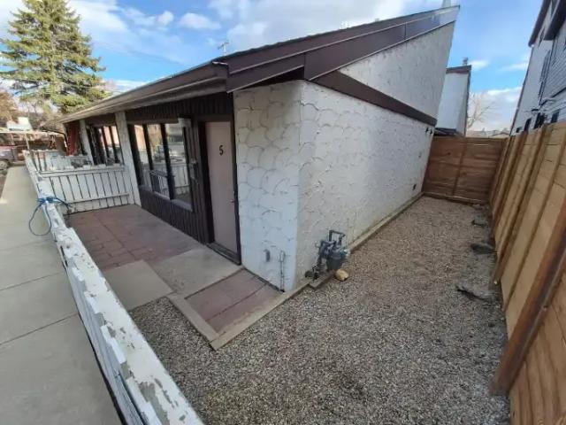 Townhouse for rent in Richmond, Calgary