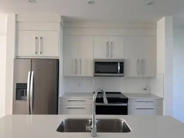 Townhouse for rent in Briarfield Townhomes, Calgary