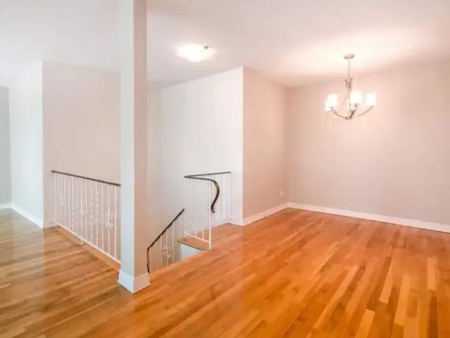 Townhouse for rent in Dorval, Quebec