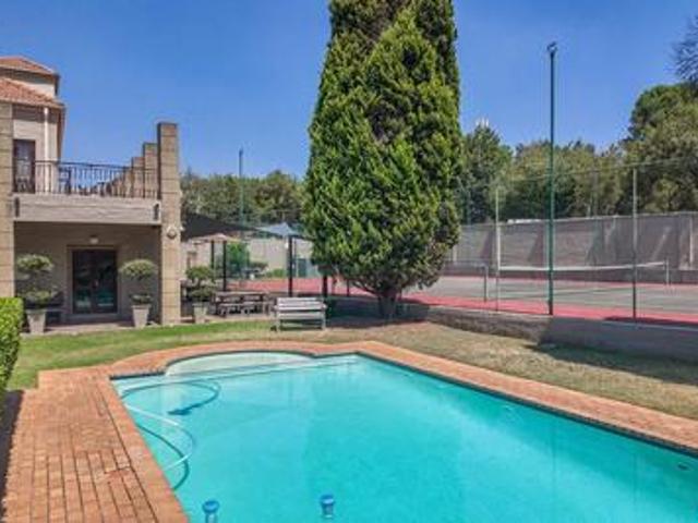Townhouse for rent in Paulshof, Sandton