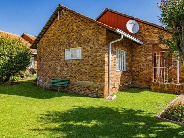 Townhouse for sale in Vosloorus, Gauteng