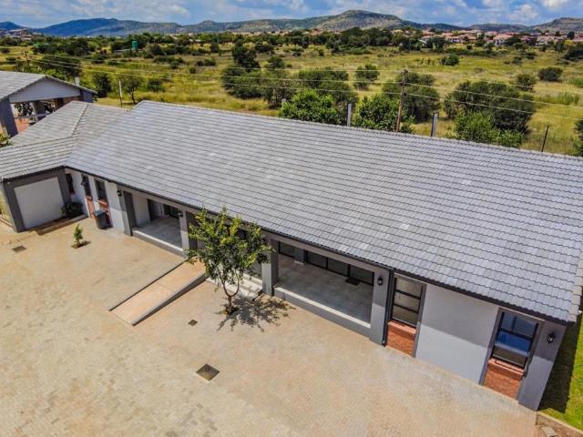 Townhouse for sale in Hartbeespoort Dam Nature Reserve, North West