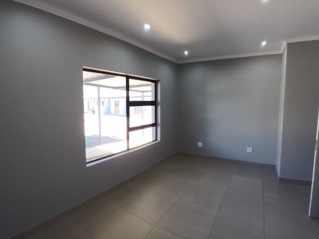 Townhouse for sale in Hartbeespoort Dam Nature Reserve, North West
