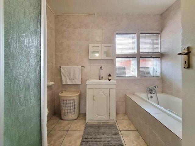 Townhouse for sale in Vosloorus, Gauteng