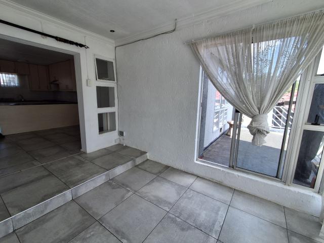 Townhouse for sale in Vosloorus, Gauteng