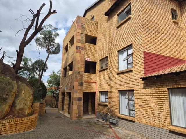 Townhouse for sale in Vosloorus, Gauteng