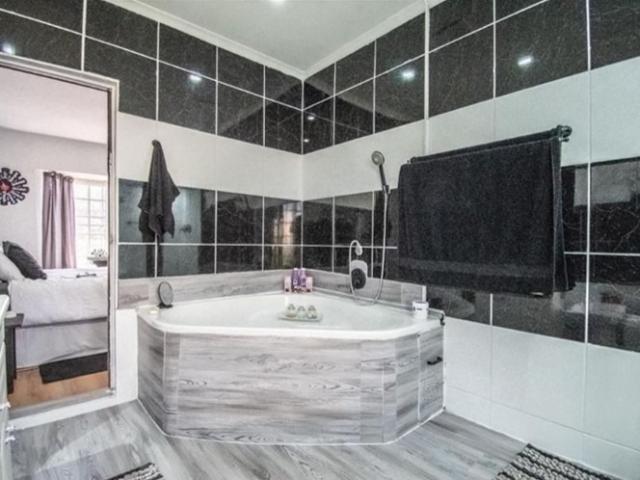 Townhouse for sale in Ekurhuleni, Gauteng