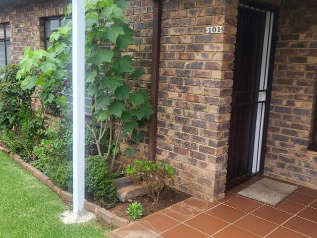 Townhouse for sale in Nooitgedacht, Gauteng