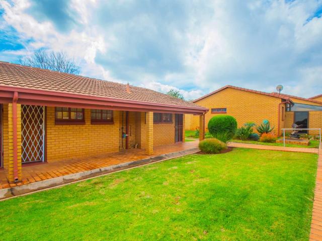 Townhouse for sale in Nooitgedacht, Gauteng