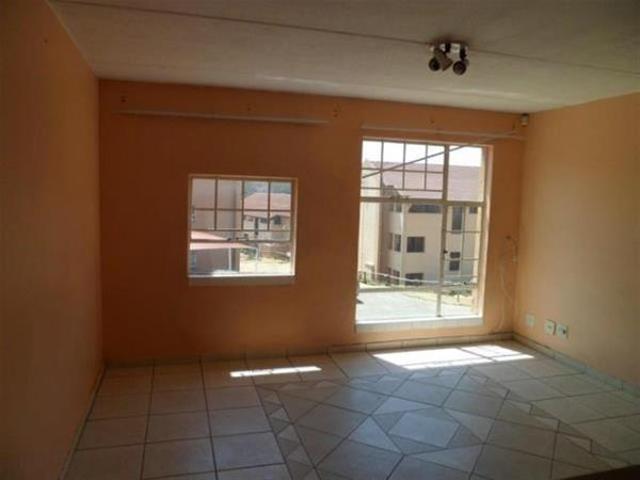 Townhouse for rent in Vosloorus, Gauteng