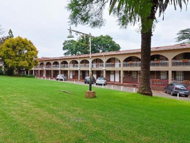 Townhouse for rent in Vosloorus, Gauteng