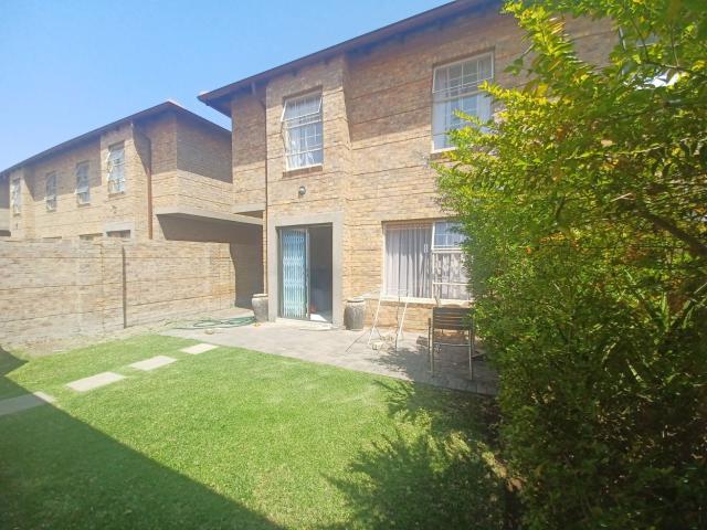 Townhouse for sale in Waterkloof, Gauteng