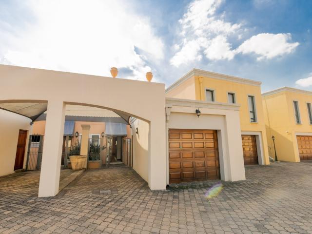 Townhouse for sale in Ekurhuleni, Gauteng