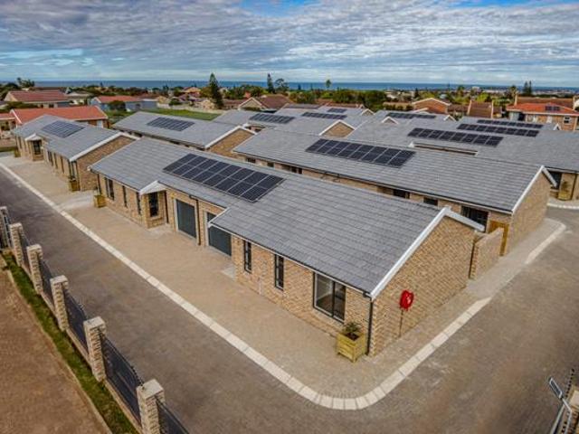 Townhouse for sale in Jeffreys Bay, Kouga Local Municipality