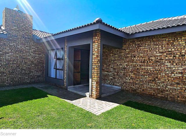 Townhouse for sale in Frances Baard, Northern Cape