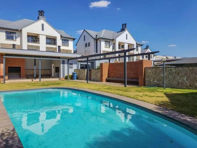 Townhouse for rent in Waterkloof, Gauteng