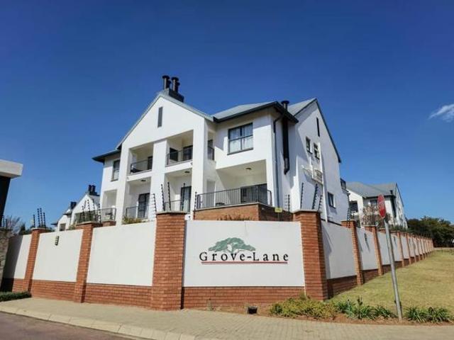 Townhouse for rent in Waterkloof, Gauteng