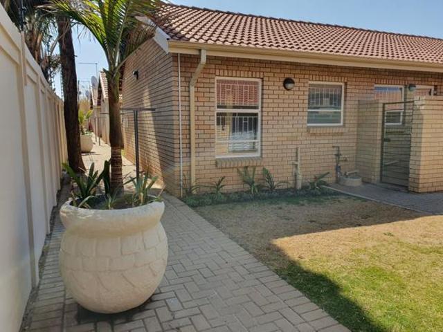 Townhouse for rent in Ekurhuleni, Gauteng