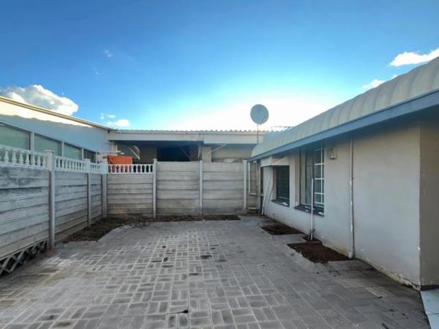 Townhouse for sale in Upington, ǁKhara Hais Local Municipality