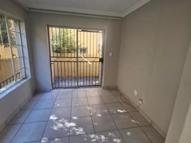 Townhouse for rent in Waterkloof, Gauteng