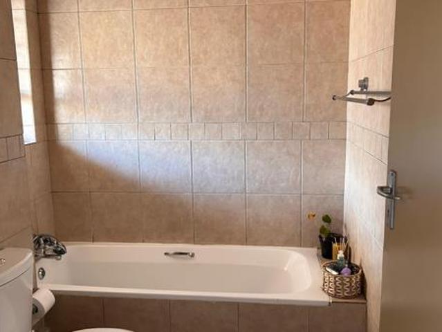 Townhouse for rent in Waterkloof, Gauteng